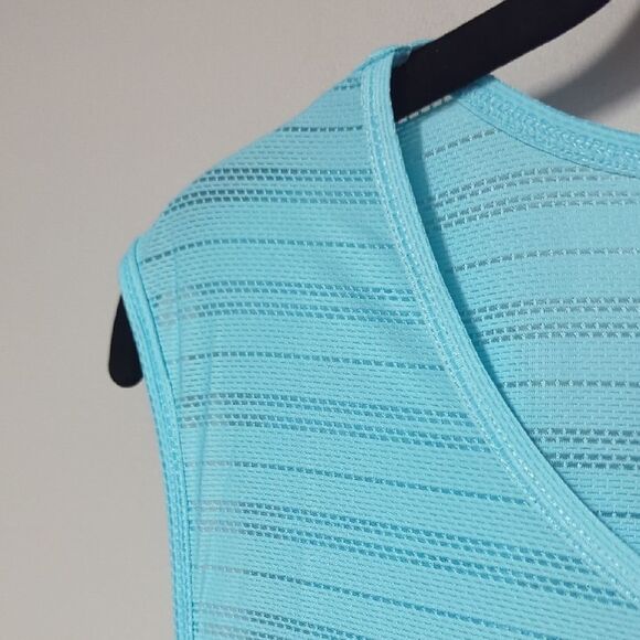 NWT Zyia Sky Blue Sleeveless Muscle Tee - Picture 3 of 5